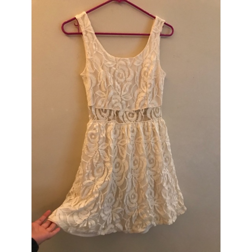 Short dress, mesh in the middle